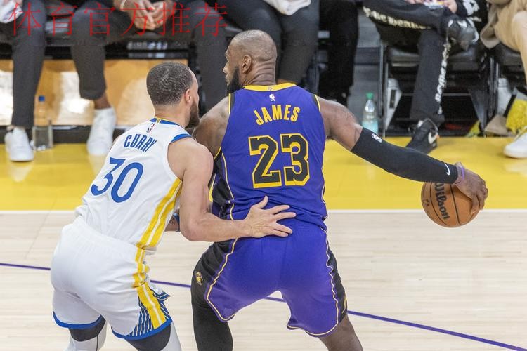 库里狂刷22分带领勇士客场大胜 集多项神迹再度闪光 库里狂刷22分带领勇士客场大胜 集多项神迹再度闪光