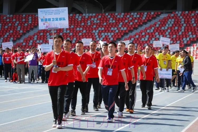 足坛名宿助力新疆职工足球发展 足坛名宿助力新疆职工足球发展